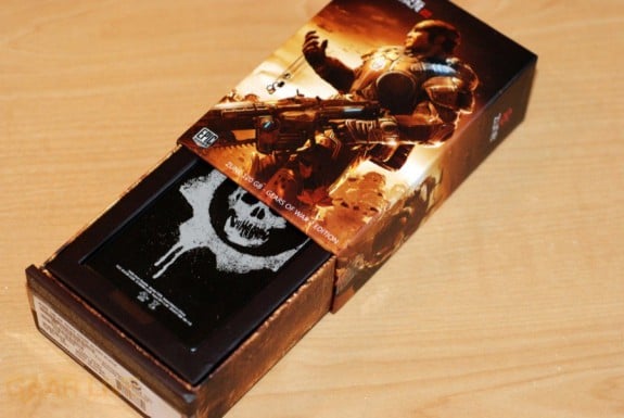 Gears of War 2 Zune box open