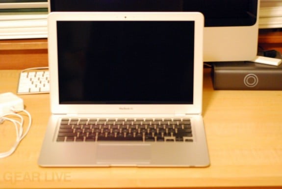 MacBook Air: Open and off