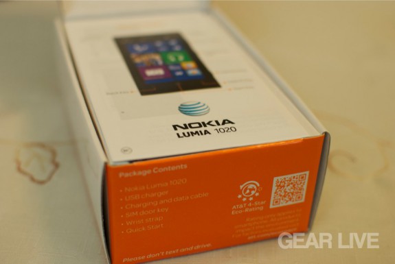 Nokia Lumia 1020 box opened