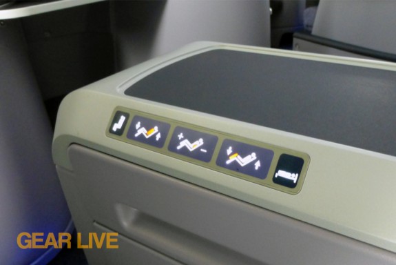 United Boeing 787 Dreamliner Seat Controls