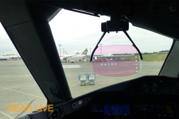 United Boeing 787 Dreamliner Cockpit HUD